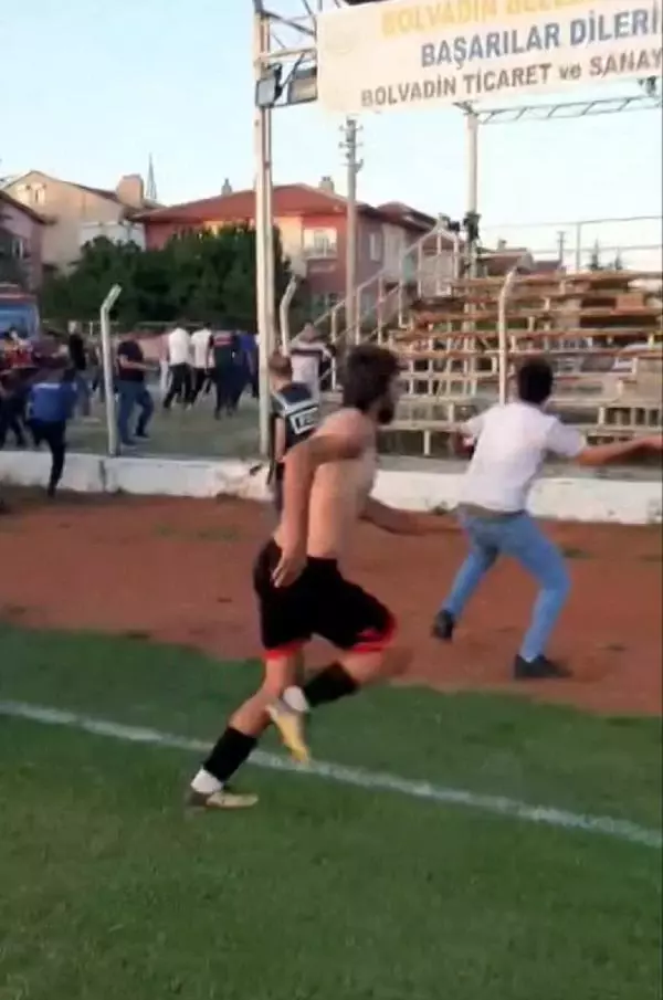 Amatör futbol maçı sonrası ortalık karıştı 2 Amatör futbol maçı sonrası ortalık karıştı