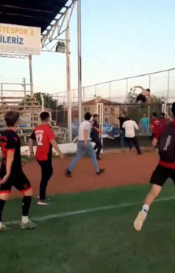 Amatör futbol maçı sonrası ortalık karıştı 3 Amatör futbol maçı sonrası ortalık karıştı