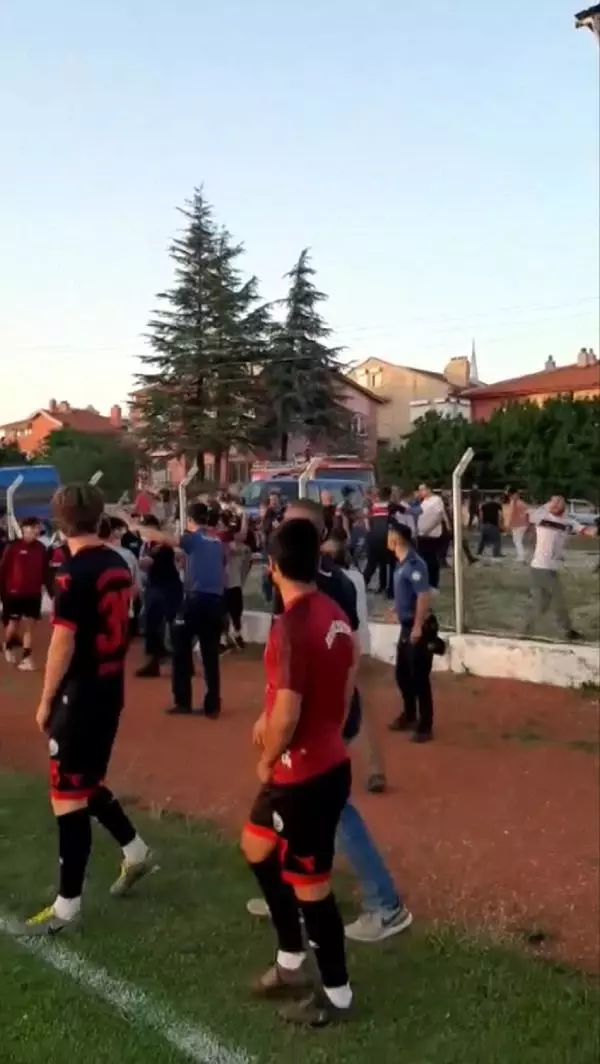 Amatör futbol maçı sonrası ortalık karıştı 4 Amatör futbol maçı sonrası ortalık karıştı