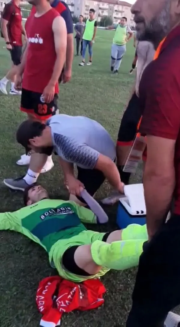 Amatör futbol maçı sonrası ortalık karıştı 5 Amatör futbol maçı sonrası ortalık karıştı