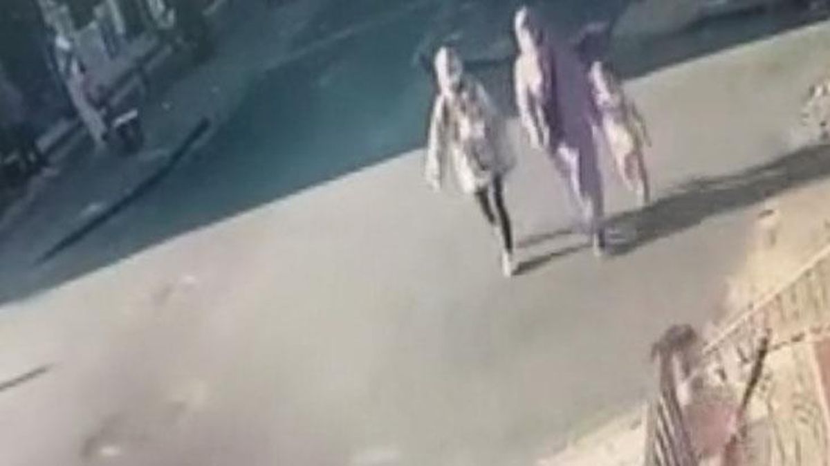 Faciadan dönüldü! Anne ve kızı çöken balkonun altında kalmaktan son anda kurtuldu