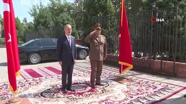 Bakan Akar, Kırgızistan'da resmi törenle karşılandıBakan Akar, Kırgızistan Savunma Bakanı Omuraliev ile görüştü Bakan Akar, Kırgızistan'da resmi törenle karşılandıBakan Akar, Kırgızistan Savunma Bakanı Omuraliev ile görüştü