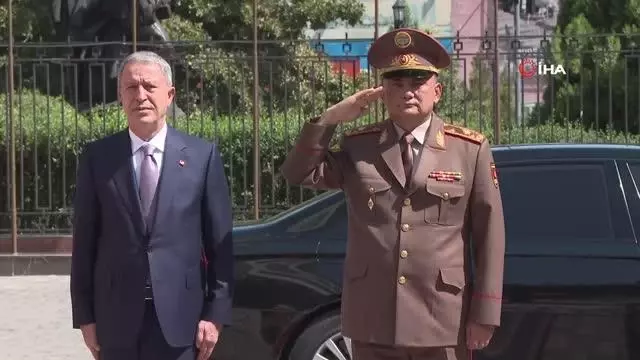 Bakan Akar, Kırgızistan'da resmi törenle karşılandıBakan Akar, Kırgızistan Savunma Bakanı Omuraliev ile görüştü