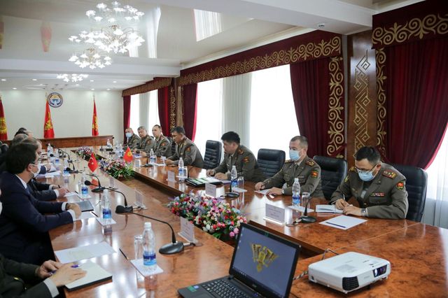 bakan akar kirgizistan da resmi torenle karsi 11 14232330 o