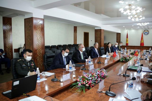 bakan akar kirgizistan da resmi torenle karsi 12 14232330 o