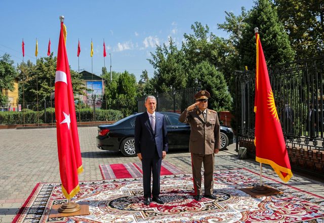 bakan akar kirgizistan da resmi torenle karsi 2 14232330 o