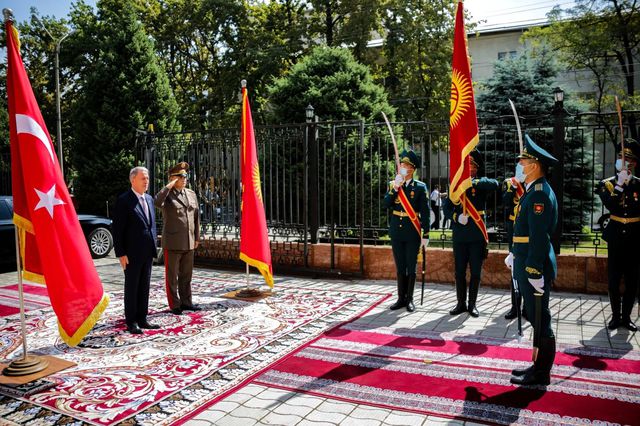 bakan akar kirgizistan da resmi torenle karsi 4 14232330 o