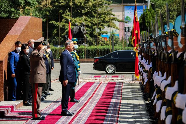 bakan akar kirgizistan da resmi torenle karsi 5 14232330 o