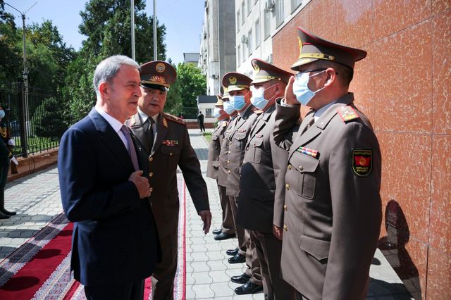 bakan akar kirgizistan da resmi torenle karsi 7 14232330 o