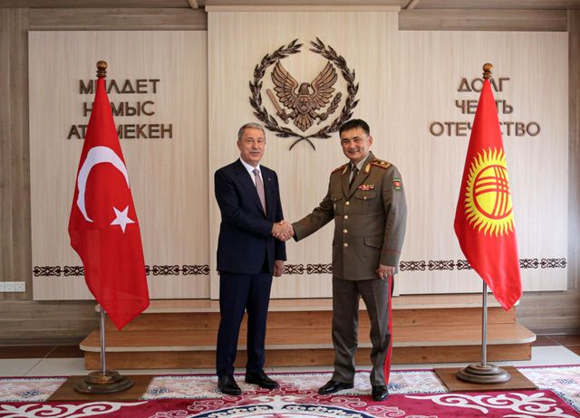 bakan akar kirgizistan da resmi torenle karsi 8 14232330 o