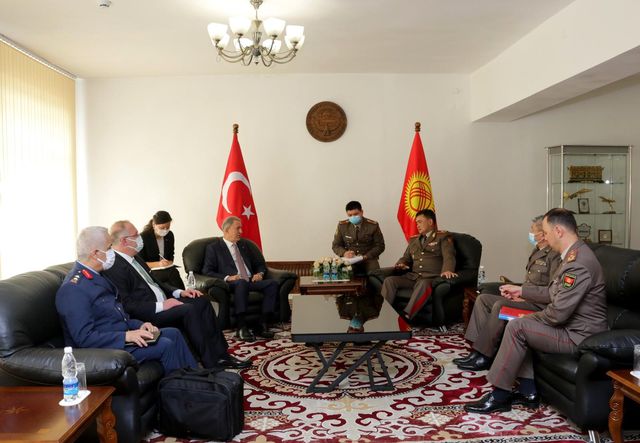 bakan akar kirgizistan da resmi torenle karsi 9 14232330 o
