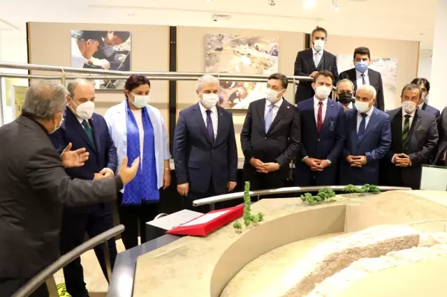 Bakan Varank ile Japon kazı sorumlusu arasında vatandaşlık diyalogu