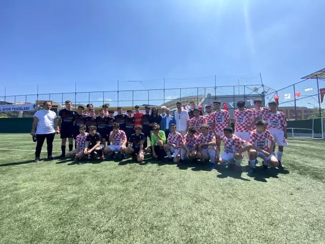 Bayrampaşa'da Necip Uysal spor tesisi açıldı