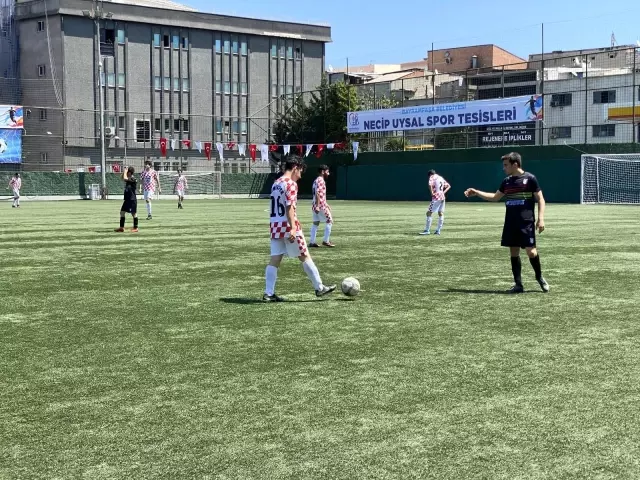 Bayrampaşa'da Necip Uysal spor tesisi açıldı