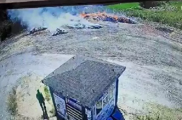 Son dakika haberi... BURSA'DA, KENT HALİ'NDE YAKILAN ATEŞ ORMANLIK ALANA SIÇRADI; O ANLAR KAMERADA