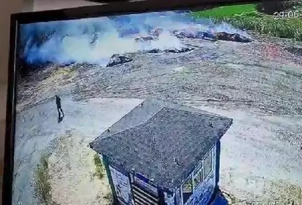 Son dakika haberi... BURSA'DA, KENT HALİ'NDE YAKILAN ATEŞ ORMANLIK ALANA SIÇRADI; O ANLAR KAMERADA