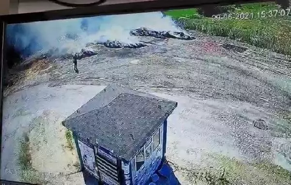 Son dakika haberi... BURSA'DA, KENT HALİ'NDE YAKILAN ATEŞ ORMANLIK ALANA SIÇRADI; O ANLAR KAMERADA
