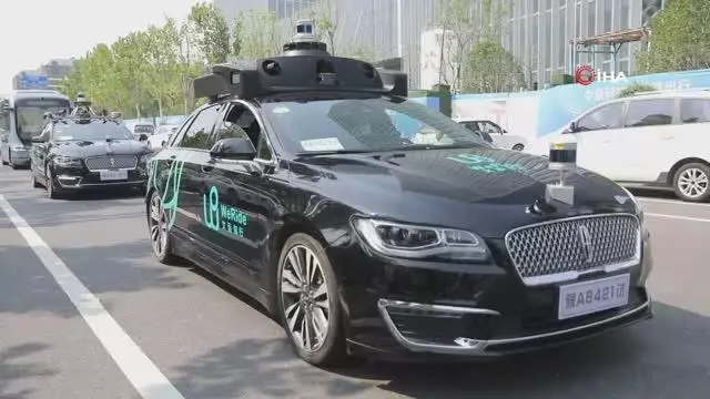 Çin'in Zhengzhou kentinde sürücüsüz otobüs ve taksiler hizmete giriyor