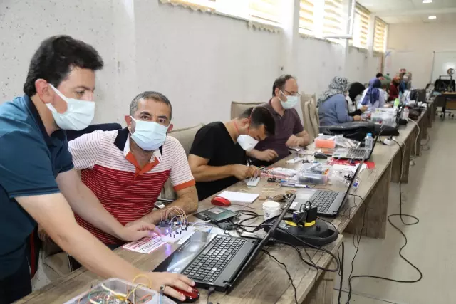 Öğretmenlere akıllı cihazlar tasarlama ve robotik kodlama kursu