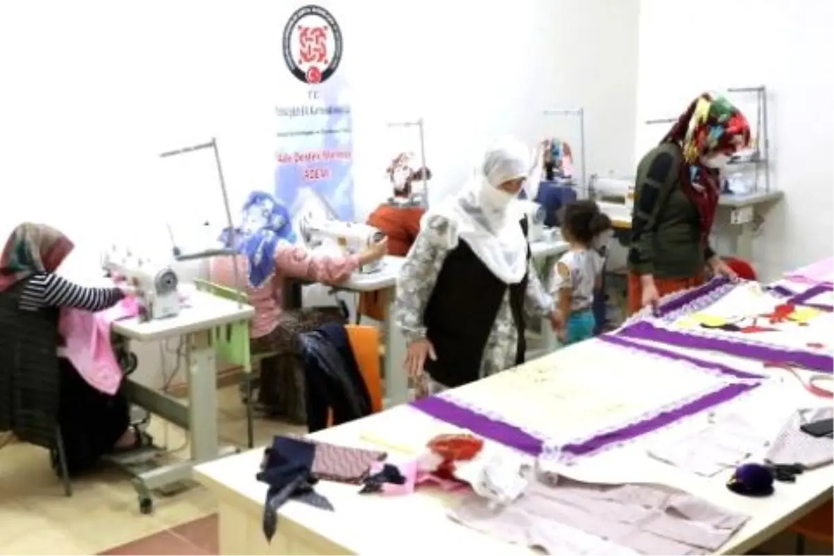 Engelli Kursiyerler Engelli Vatandaşlar İçin Dikiş Dikiyor