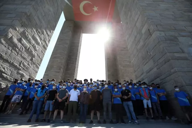 Gelibolu Yarımadası'nı gezen Genç Adımlar tarihi yerinde öğrendi