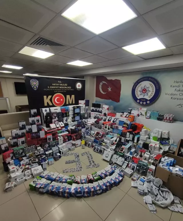 Hatay'da 8 bin 571 parça gümrük kaçağı elektronik eşya ele geçirildi Hatay'da 8 bin 571 parça gümrük kaçağı elektronik eşya ele geçirildi