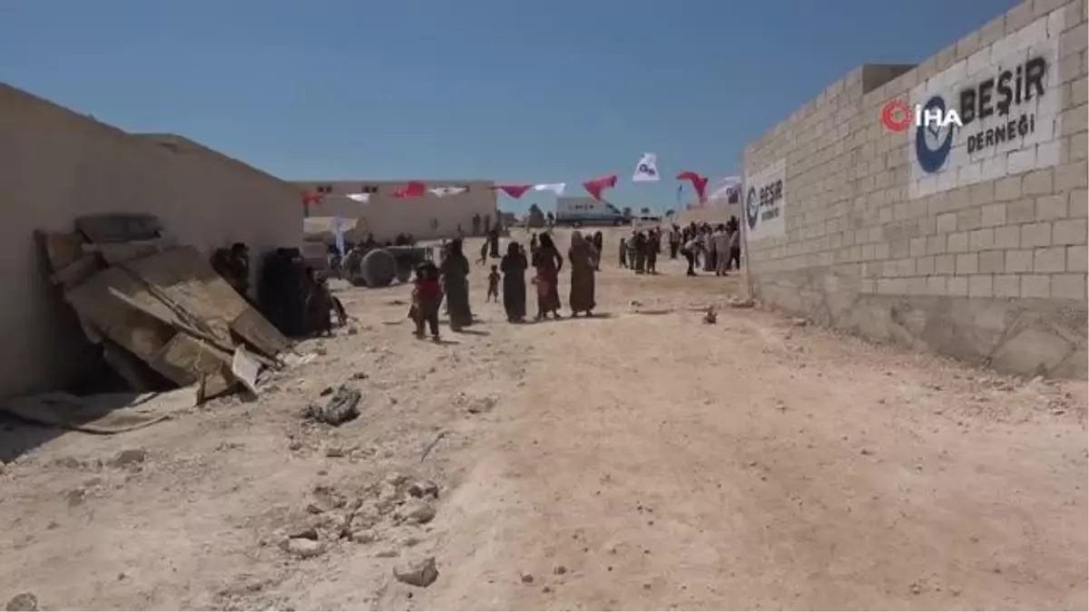Son dakika haber! İdlib'te 341 briket ev dualarla teslim edildiİçerisinde cami, sağlık ocağı ve çocuk parkı gibi sosyal alanlardan oluşan toplam bin 500 kişinin...