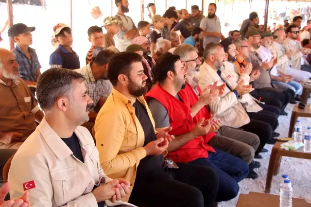 Son dakika haber! İdlib'te 341 briket ev dualarla teslim edildiİçerisinde cami, sağlık ocağı ve çocuk parkı gibi sosyal alanlardan oluşan toplam bin 500 kişinin...
