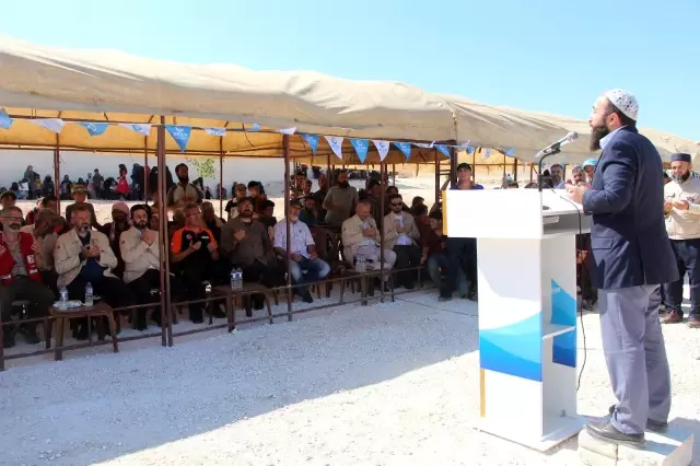 Son dakika haber! İdlib'te 341 briket ev dualarla teslim edildiİçerisinde cami, sağlık ocağı ve çocuk parkı gibi sosyal alanlardan oluşan toplam bin 500 kişinin...