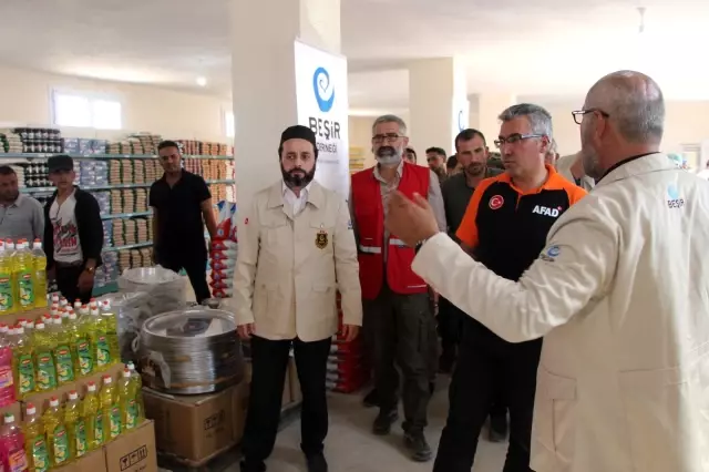 Son dakika haber! İdlib'te 341 briket ev dualarla teslim edildiİçerisinde cami, sağlık ocağı ve çocuk parkı gibi sosyal alanlardan oluşan toplam bin 500 kişinin...