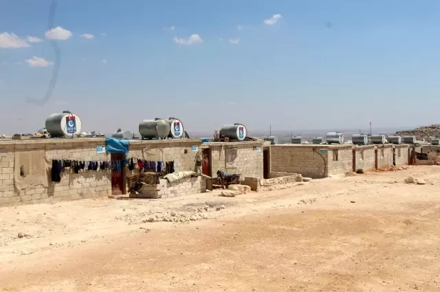 Son dakika haber! İdlib'te 341 briket ev dualarla teslim edildiİçerisinde cami, sağlık ocağı ve çocuk parkı gibi sosyal alanlardan oluşan toplam bin 500 kişinin...