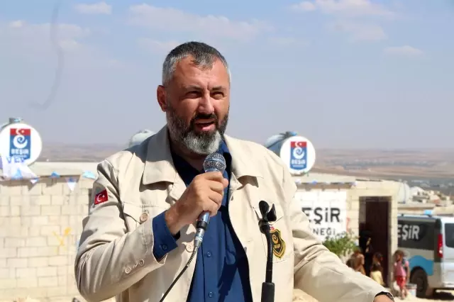 Son dakika haber! İdlib'te 341 briket ev dualarla teslim edildiİçerisinde cami, sağlık ocağı ve çocuk parkı gibi sosyal alanlardan oluşan toplam bin 500 kişinin...