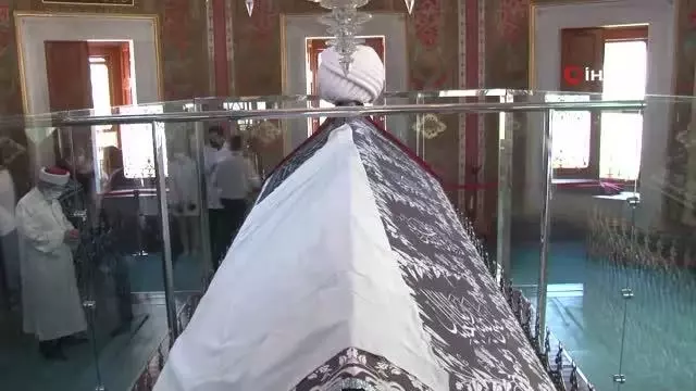 Kabe Kuşağı Fatih Sultan Mehmet Türbesi'ne yerleştirildi Kabe Kuşağı Fatih Sultan Mehmet Türbesi'ne yerleştirildi