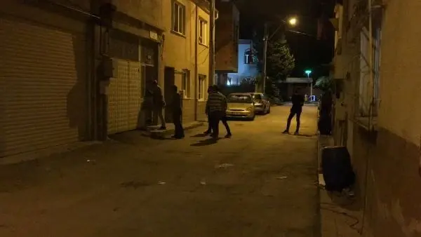 BURSA-KOMŞULARIN GÜRÜLTÜ KAVGASI BIÇAKLI KAVGAYA DÖNÜŞTÜ: 1 ÖLÜ