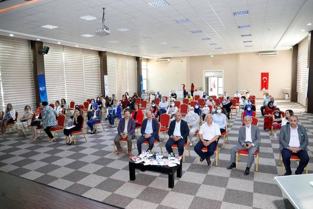 korfezli ev hanimlari amigurimi bebek ile 2 14231647 o