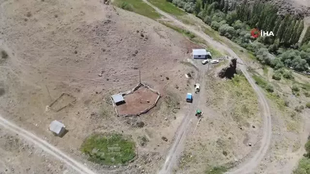 Köyünü satmak için her yolu deniyor, şimdide Züğürt Ağa kılığına girdi