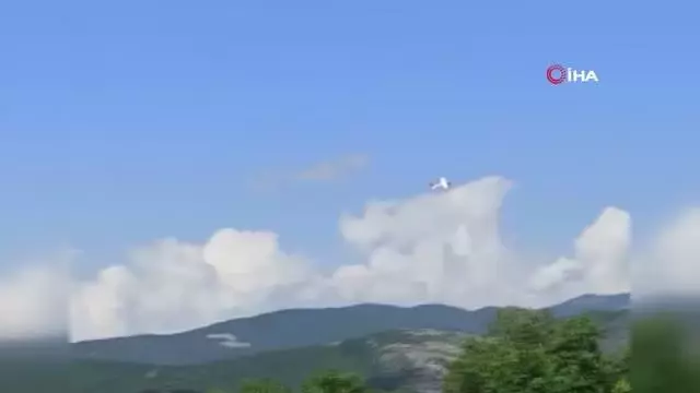 Mecburi iniş yapan uçak bir süre önce böyle görüntülenmiş: 'Eyvah eyvah düşecek' Mecburi iniş yapan uçak bir süre önce böyle görüntülenmiş: 'Eyvah eyvah düşecek'