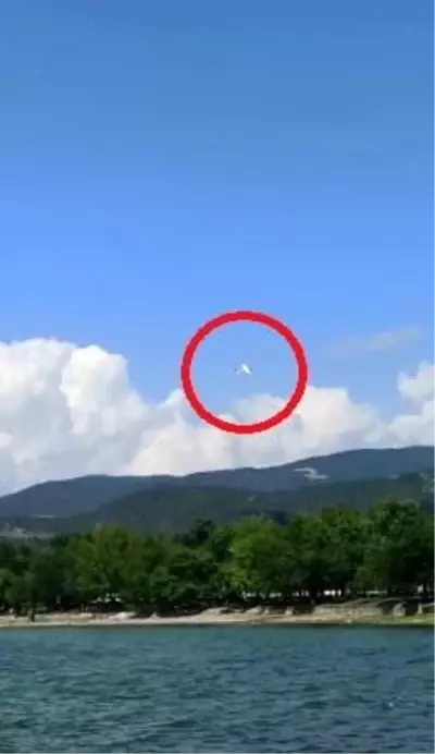 Mecburi iniş yapan uçak bir süre önce böyle görüntülendi...