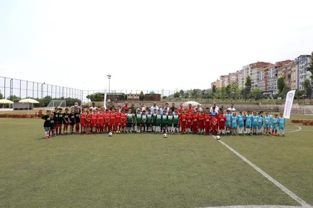 Minikler futbol şöleni düzenlendi