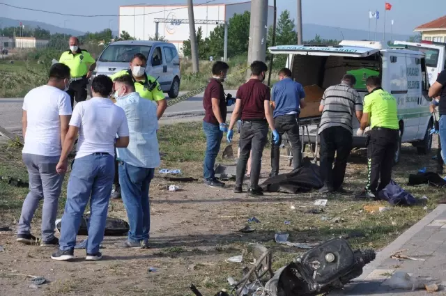 Otomobil ile motosikletin kafa kafaya çarpıştığı kazanın görüntüleri ortaya çıktı