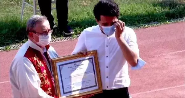 RÜYA KANSERDEN ÖLDÜ, MEZUNİYET TÖRENİNDE AĞABEYİYLE REKTÖR BİRBİRLERİNE SARILIP AĞLADI