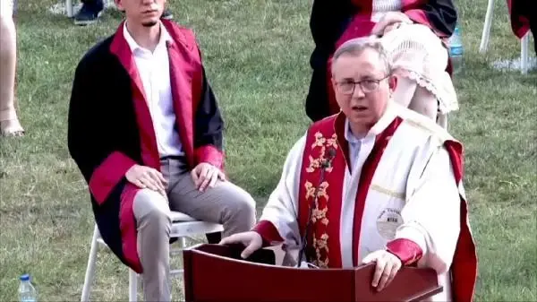 RÜYA KANSERDEN ÖLDÜ, MEZUNİYET TÖRENİNDE AĞABEYİYLE REKTÖR BİRBİRLERİNE SARILIP AĞLADI
