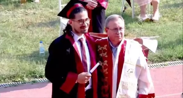 RÜYA KANSERDEN ÖLDÜ, MEZUNİYET TÖRENİNDE AĞABEYİYLE REKTÖR BİRBİRLERİNE SARILIP AĞLADI