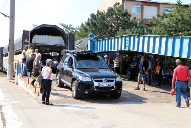 Sıla yolunda 'arabalı treni' seçen gurbetçi yorulmadan Avusturya'dan 1 buçuk günde Edirne'ye ulaşıyor