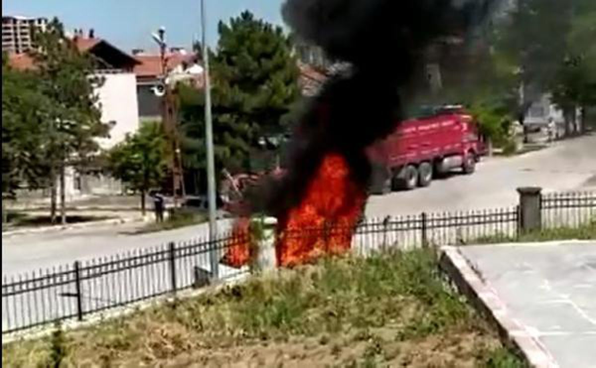 TOKAT'TA PARK HALİNDEKİ OTOMOBİL YANDI