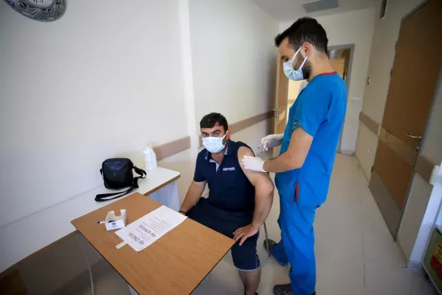 Trakya'da Kovid-19 aşı merkezlerinde yoğunluk yaşanıyor
