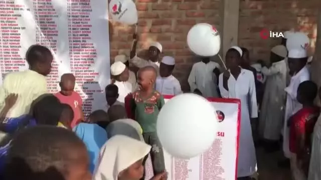 Türkiye'den Afrikaya uzanan iyilik hareketiSuyu gören Afrikalı çocukların sevinci duygulandırdı