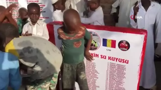 Türkiye'den Afrikaya uzanan iyilik hareketiSuyu gören Afrikalı çocukların sevinci duygulandırdı