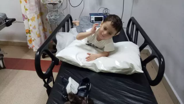 Hastanede tek başına bulunan 2 yaşlarındaki çocuğun yakınları aranıyor