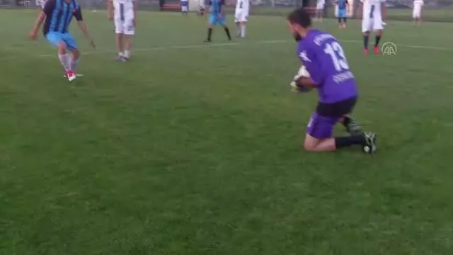AFYONKARAHİSAR - 112 görevlileri Kovid-19 yorgunluğunu "futbol turnuvası"yla attı 2 AFYONKARAHİSAR - 112 görevlileri Kovid-19 yorgunluğunu 'futbol turnuvası'yla attı
